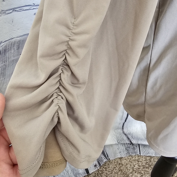 Dressy blouse - Picture 3 of 5